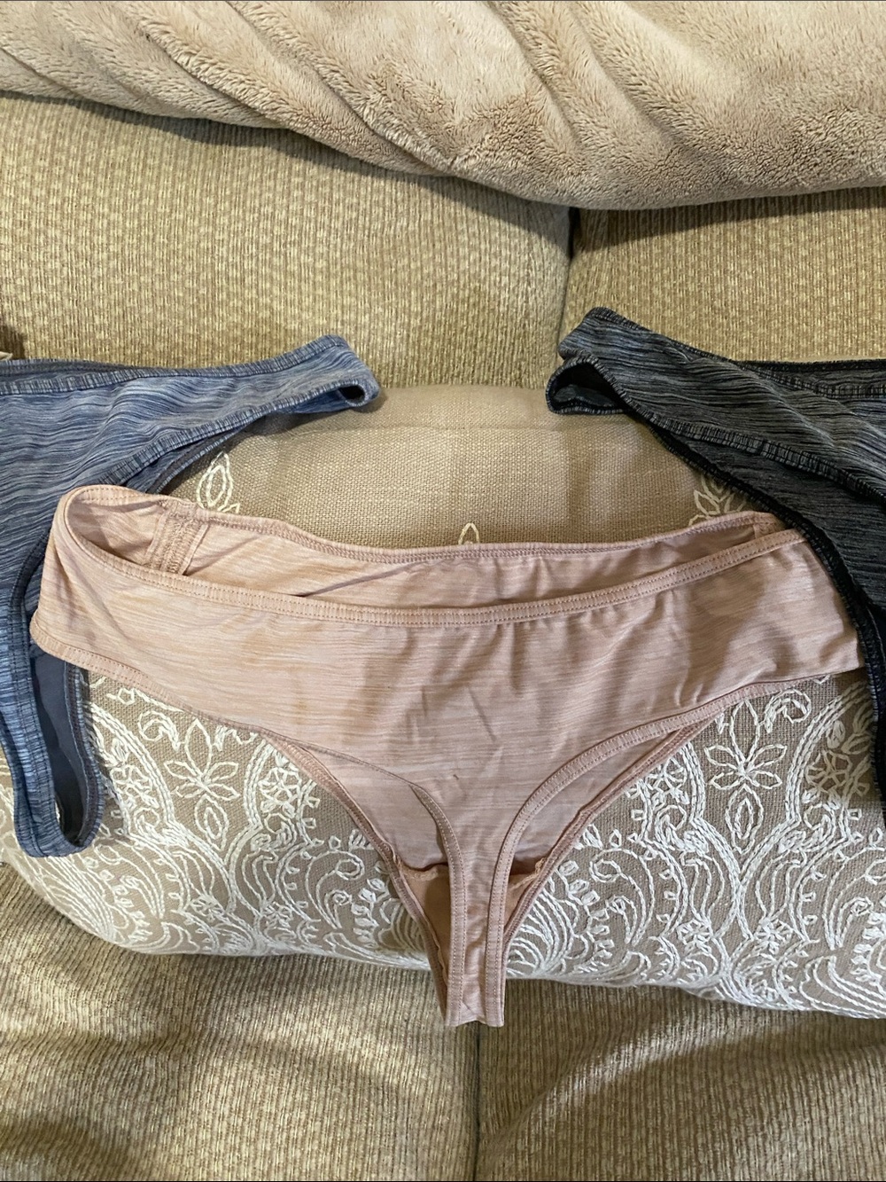 🩶🤍🖤EUC Victoria’s Secret Thong Panty - 3-Pack (Grey, Black & Beige) - Picture 4 of 9